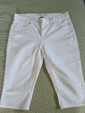 DKNY White Denim Cropped Jeans with Embossed Logo Patch